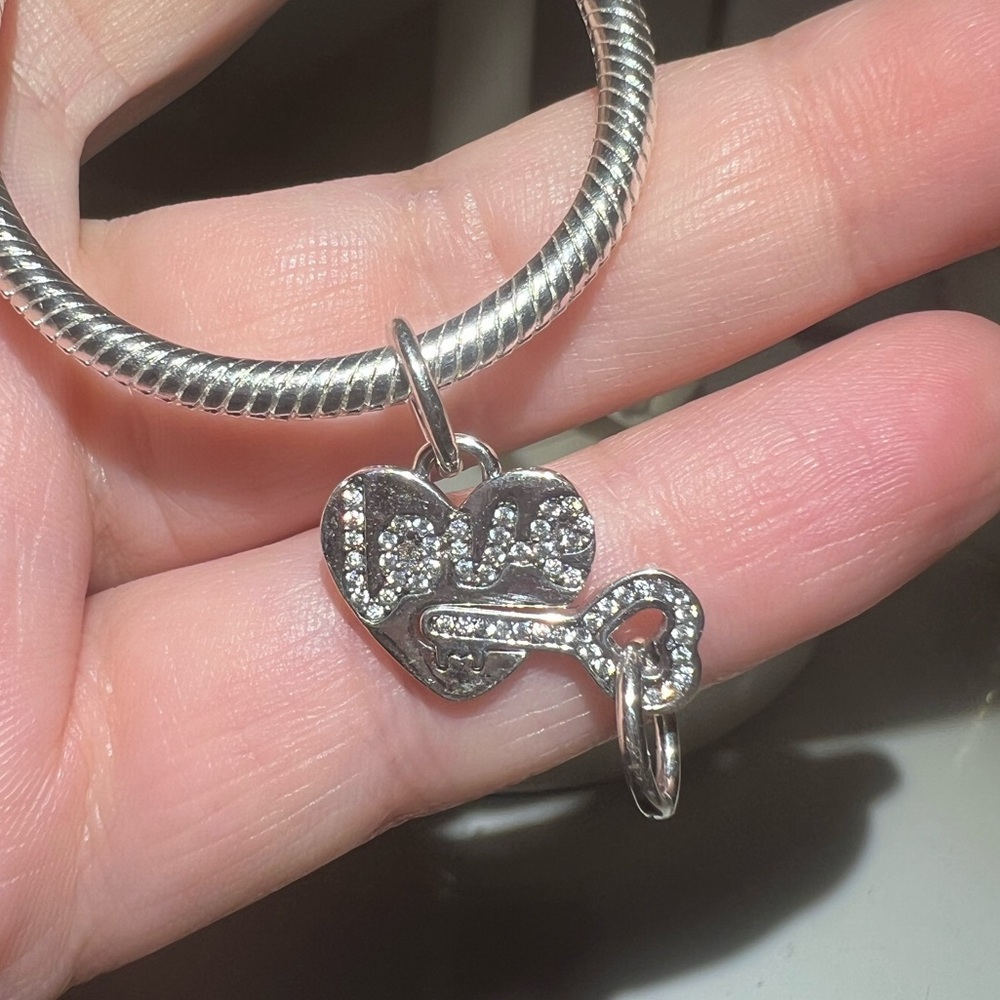 Splitable Heart & Key Dangle Charm - image 2
